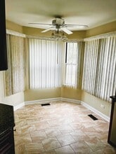 4427 Edinburg Ln in Hanover Park, IL - Building Photo - Building Photo