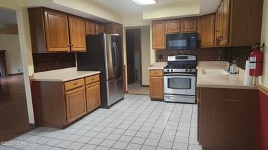 26 White Swan Way in Brick, NJ - Building Photo - Building Photo