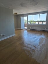 875 Kennedy Rd in Toronto, ON - Building Photo - Building Photo