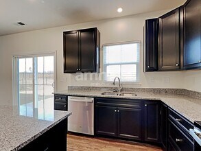 5057 Twin River Dr in Denver, NC - Foto de edificio - Building Photo