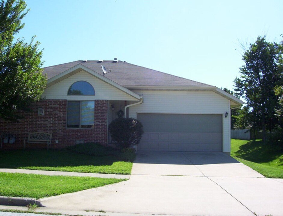 3396 W Montclair St in Springfield, MO - Building Photo
