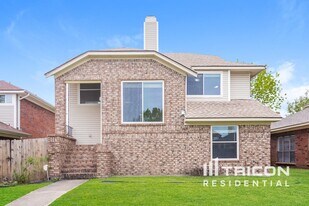 1704 San Francisco St in Carrollton, TX - Building Photo