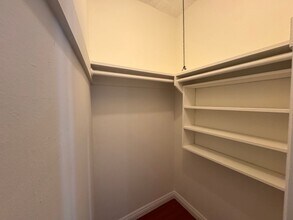 1065 S Holt Ave in Los Angeles, CA - Building Photo - Building Photo