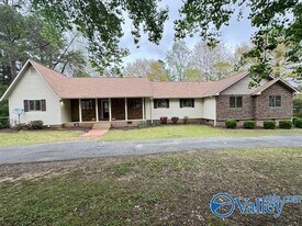 143 Green Valley Rd in Owens Cross Roads, AL - Building Photo