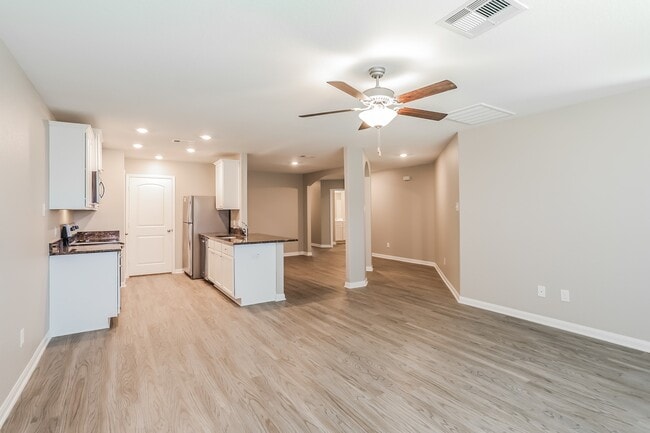 26123 Hals Dr in Magnolia, TX - Building Photo - Building Photo