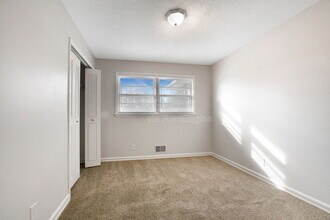 4341 Charlotte Ann Dr in Louisville, KY - Building Photo - Building Photo