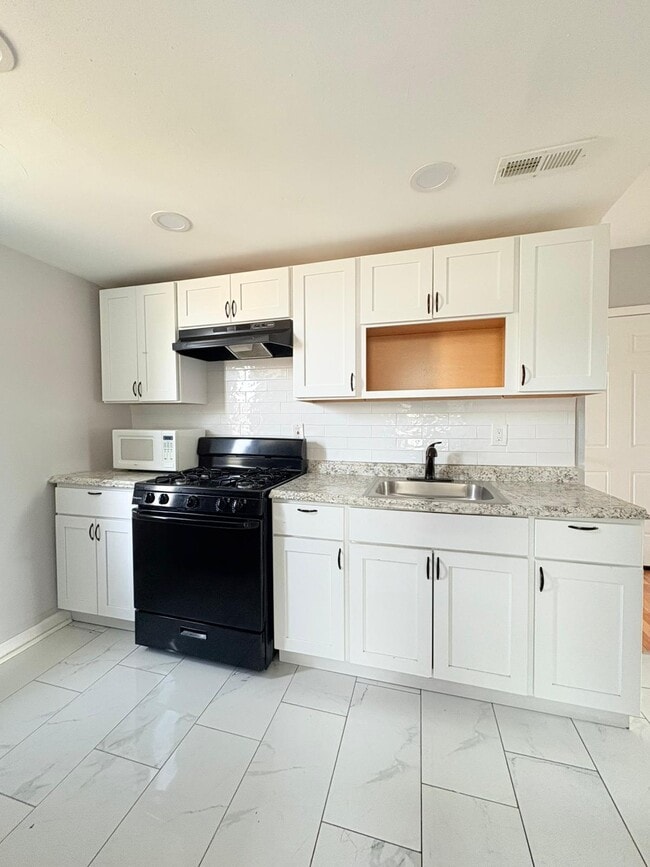 48 Daisy St, Unit 2