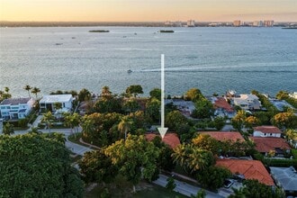 1100 N Shore Dr in Miami Beach, FL - Building Photo - Building Photo