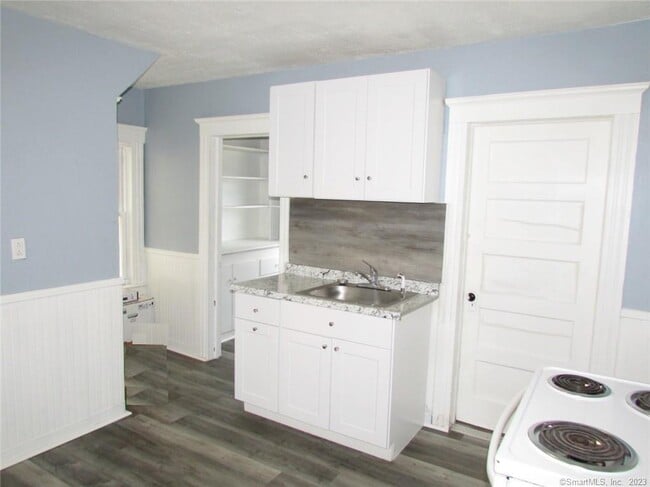 93 E Elm St in Torrington, CT - Building Photo - Building Photo