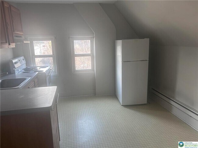 146 W Broad St in Bethlehem, PA - Building Photo - Building Photo