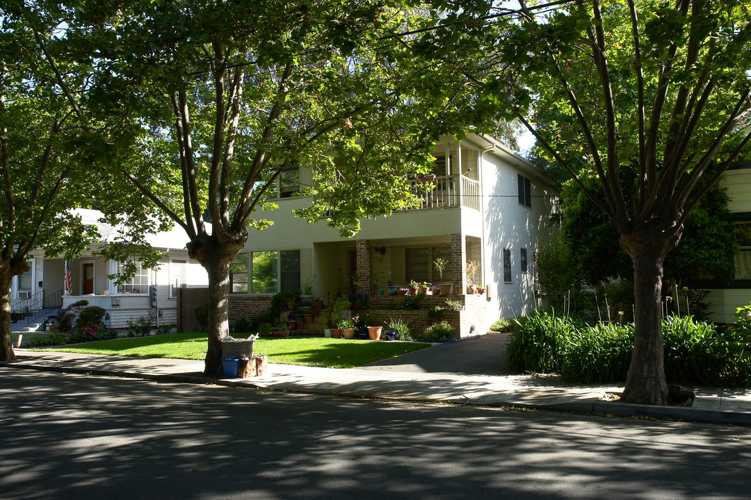 1106 Pine St in Menlo Park, CA - Building Photo