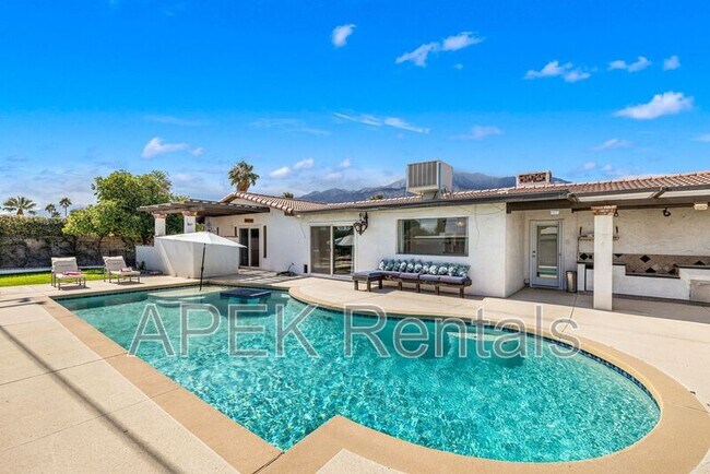 property at 2290 N Victoria Rd