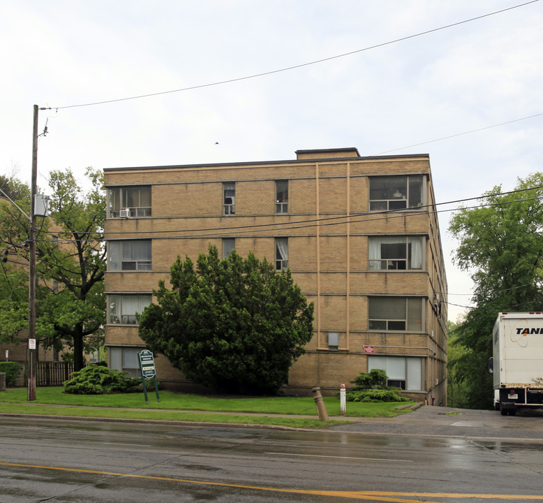 Kingsway Plaza Apartments in Toronto, ON - Building Photo