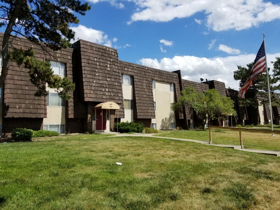 Cedars Apartments in Toledo, OH - Building Photo