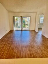 1130 Lake Shore Dr in Lake Park, FL - Foto de edificio - Building Photo