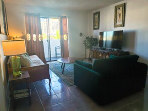 1418 Collins Ave in Miami Beach, FL - Foto de edificio - Building Photo