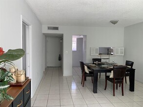 2929 Point E Dr in Aventura, FL - Building Photo - Building Photo