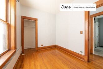 Private bedroom in 3 bed/1 bath Home in Chicago, IL - Building Photo - Building Photo