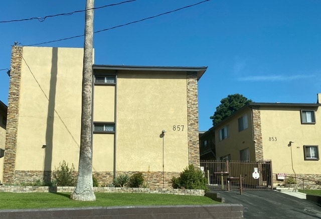 853-857 Glenway Dr in Inglewood, CA - Building Photo - Building Photo