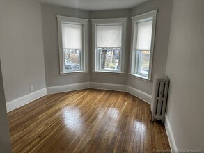 75 Chester St, Unit 4 in Boston, MA - Foto de edificio - Building Photo