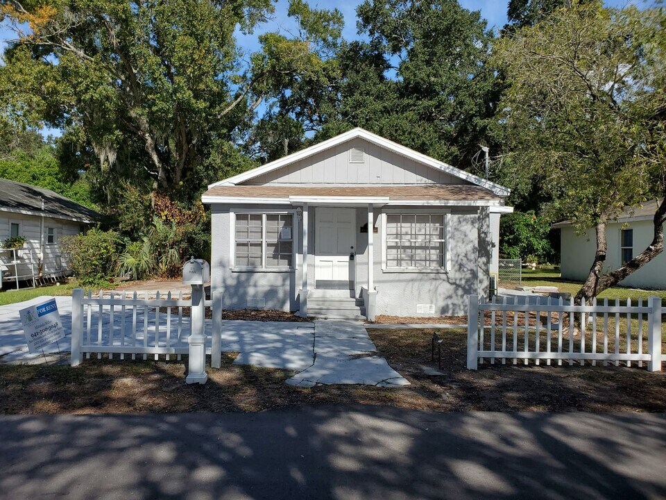 411 12th Ave E in Bradenton, FL - Building Photo