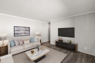 715 Elmdale Ln in Almont, MI - Building Photo - Building Photo