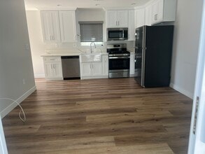 202 N Fairview St in Burbank, CA - Building Photo - Building Photo