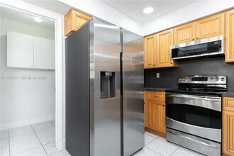 2615 SW 32nd Ct in Miami, FL - Foto de edificio - Building Photo