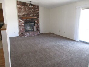 5736 Morongo Rd in Twentynine Palms, CA - Building Photo - Building Photo