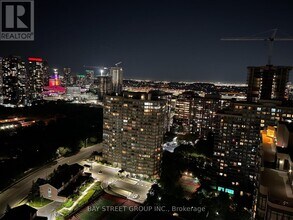 36 Elm Dr W in Mississauga, ON - Building Photo - Building Photo