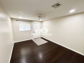 2048 E Alta Vista Rd in Phoenix, AZ - Building Photo - Building Photo