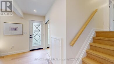 2 Clanwilliam Ct in Toronto, ON - Building Photo - Building Photo