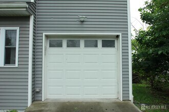 60 Morgan Dr in Edison, NJ - Foto de edificio - Building Photo