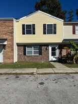 320 Myrtlewood Cir in Jacksonville, NC - Building Photo