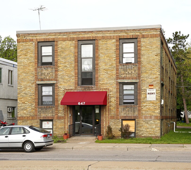 647 Snelling Ave N in St. Paul, MN - Building Photo