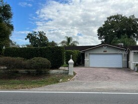 2615 S Crystal Lake Dr in Orlando, FL - Building Photo