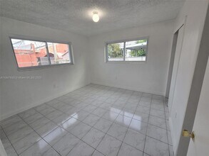 882 NW 26th Ave in Miami, FL - Building Photo - Building Photo