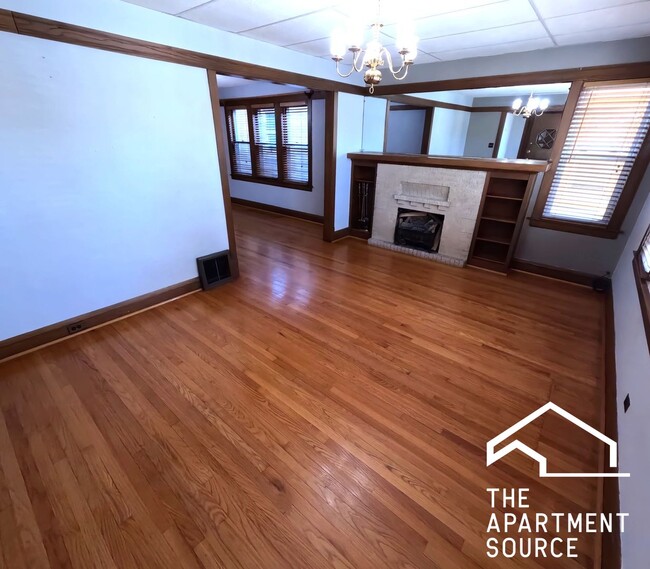 property at 3117 N Mango Ave