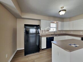 7429 Oakview Dr in Avon, IN - Foto de edificio - Building Photo