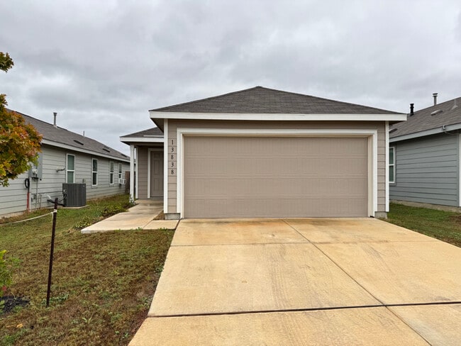 13838 Ostrich Run in San Antonio, TX - Building Photo - Building Photo