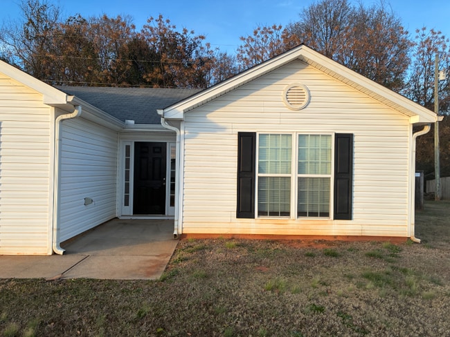 135 Ansley Dr in Lavonia, GA - Building Photo - Building Photo