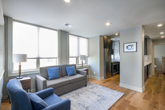 2100 Newport Pl NW in Washington, DC - Building Photo - Building Photo