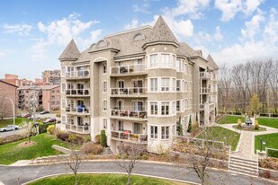 39 Des Îles Prom in Laval, QC - Building Photo