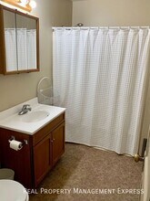2 Bedroom + Bonus Office in Central Sioux Falls! in Sioux Falls, SD - Building Photo - Building Photo
