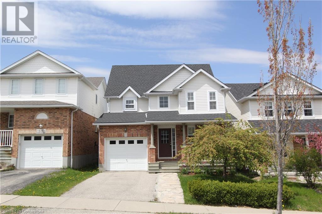 632 Columbia Forest Blvd in Waterloo, ON - Building Photo
