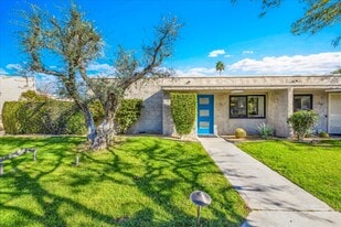 1111 E Ramon Rd, Unit 51 in Palm Springs, CA - Building Photo