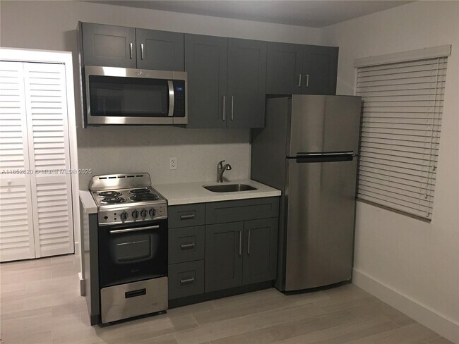 19 Sidonia Ave in Coral Gables, FL - Building Photo - Building Photo