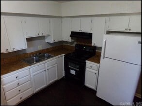 9413 Lew Dr in Little Rock, AR - Building Photo - Building Photo