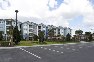 The Point at Bella Grove in Sarasota, FL - Foto de edificio - Building Photo