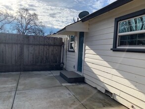 1734 Spruce Ave in Chico, CA - Building Photo - Building Photo